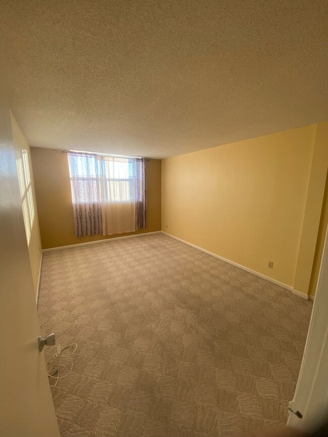 Building Photo - 480 Executive Center Dr