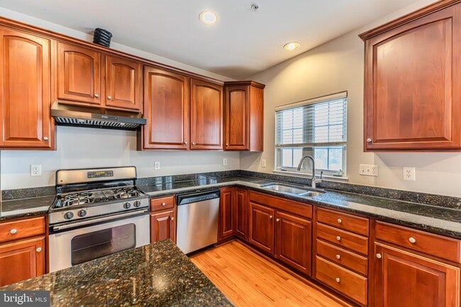 Building Photo - 1552 Oakley Ln