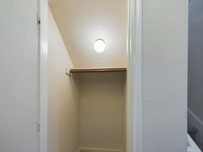 Building Photo - 15123 Meredith Ln