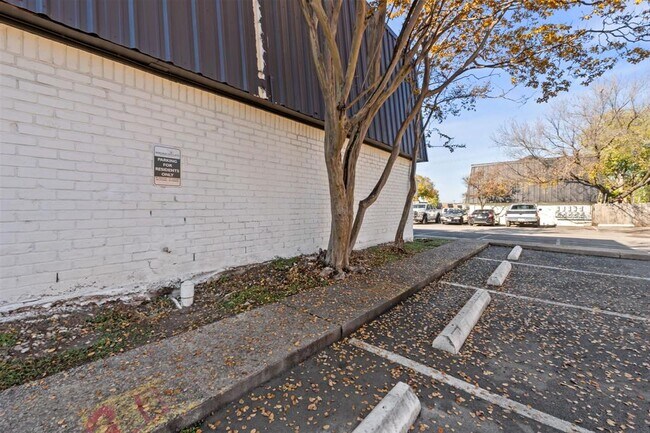 Building Photo - 1720 Wooten Park Dr