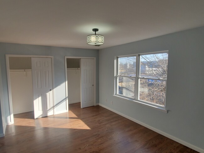 Building Photo - 16 Halleck St