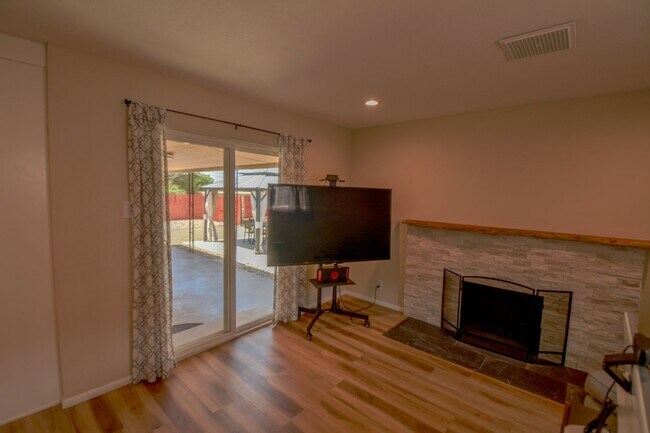 Building Photo - 9501 Arvilla Ave NE