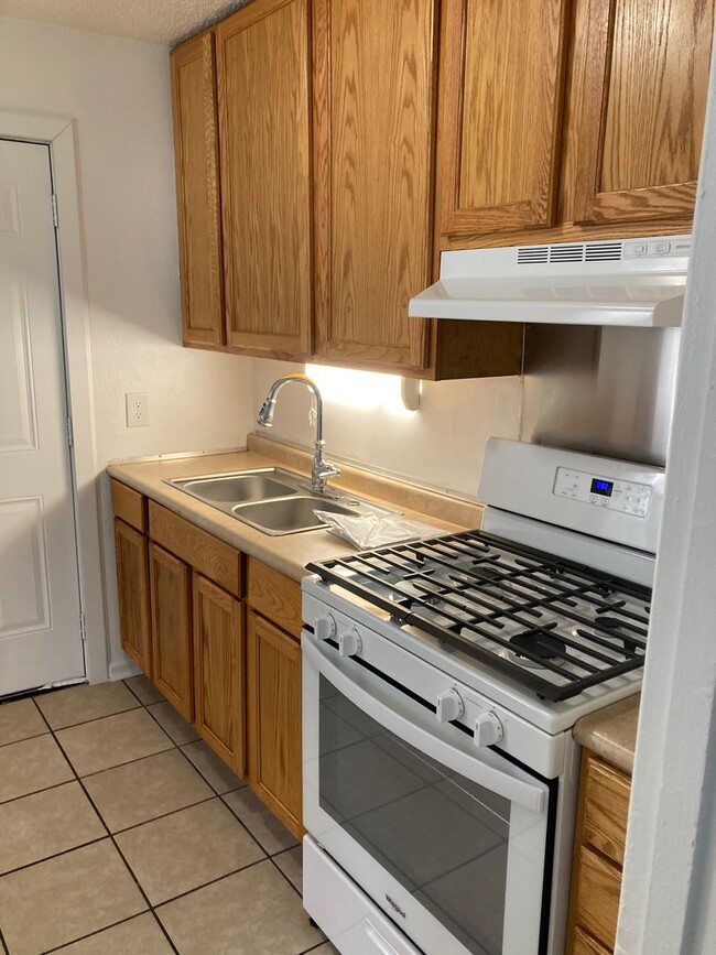 Building Photo - *RENOVATED* 3-Bedroom 1-Bath $1,850/ mo. -...