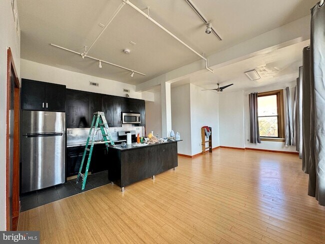 Building Photo - 1301 Vine St