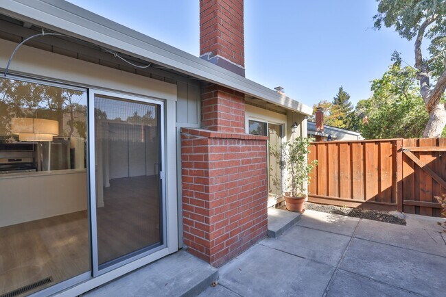 Building Photo - Newly renovated townhome in Cupertino with top schools and great amenities
