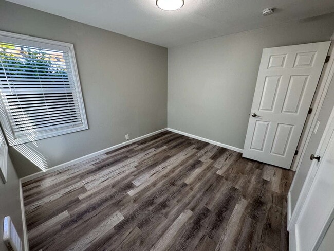 Building Photo - **One Portable AC Unit Included** Beautifu...