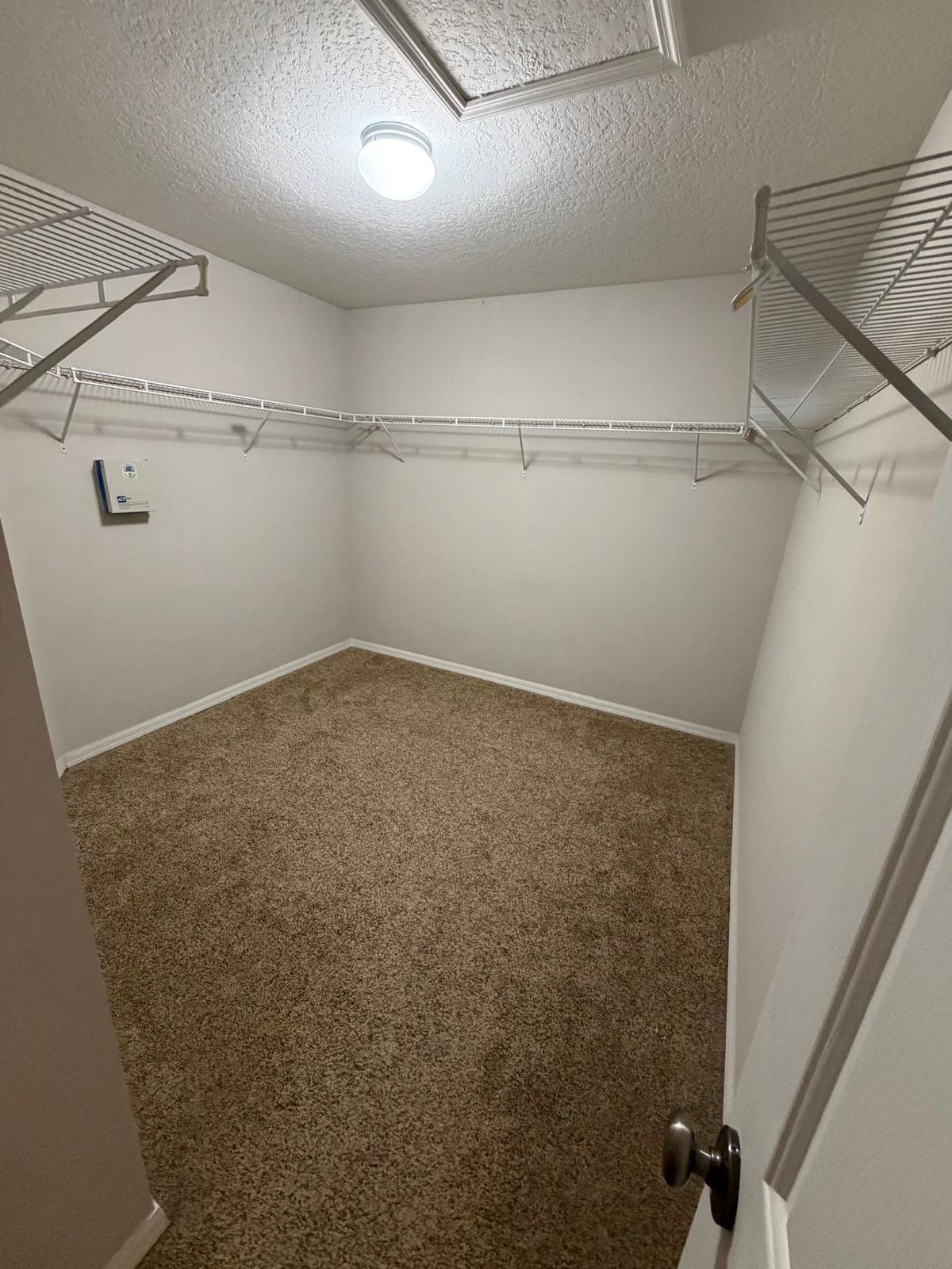Building Photo - 2405 Silvermoss Dr