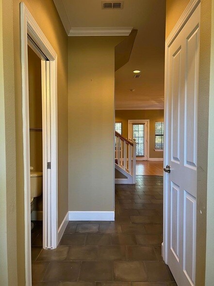 Building Photo - 38 Haven Cir