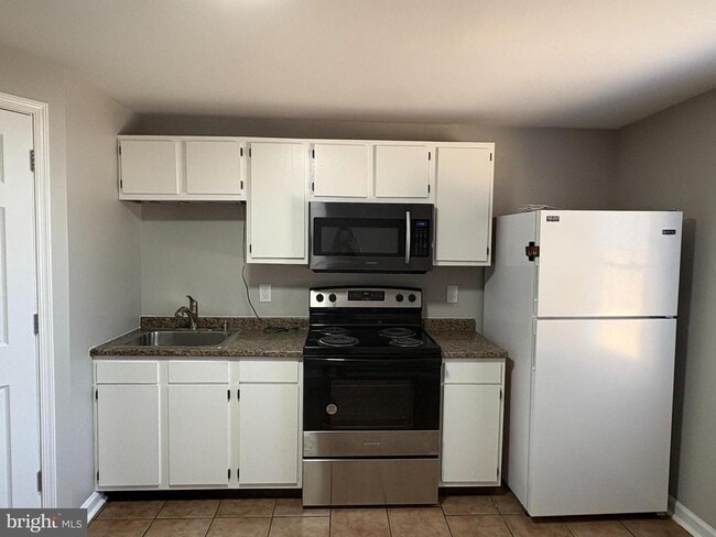 Building Photo - 419 Walnut St