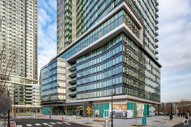 Building Photo - VYV
