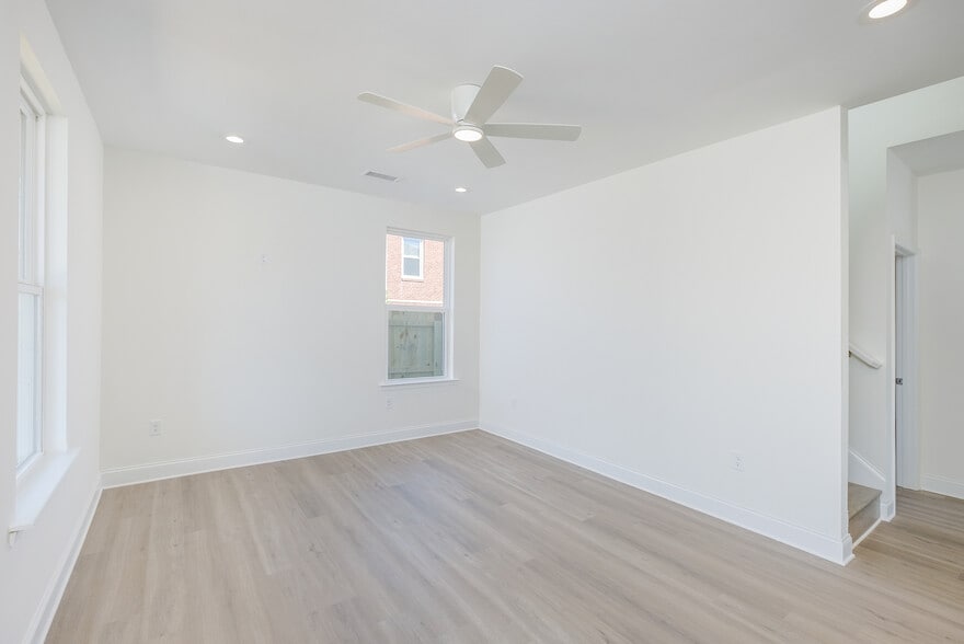 Building Photo - 1122 Rodey Ave