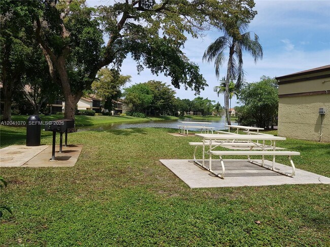 Building Photo - 703 Gardens Dr