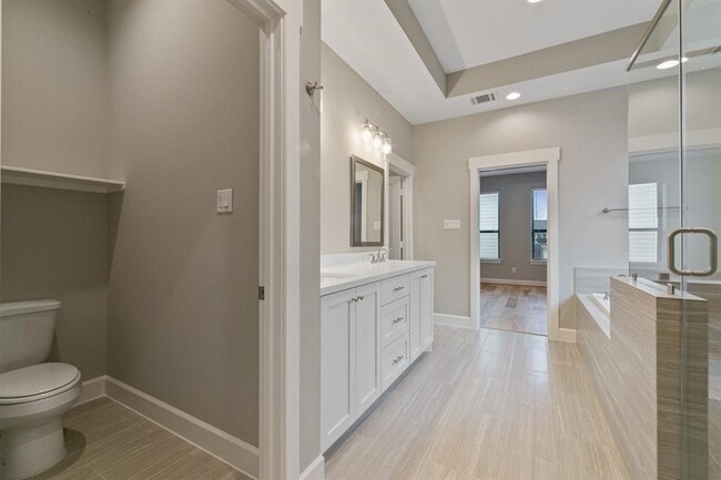 Building Photo - 1119 E 27th St