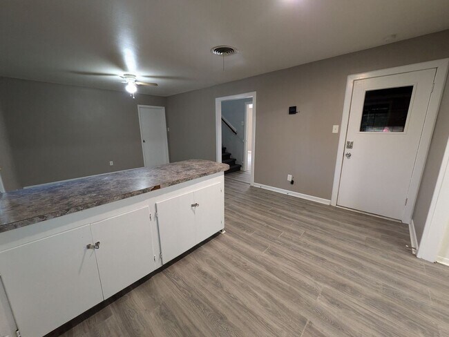 Building Photo - 6350 Arrowhead Dr