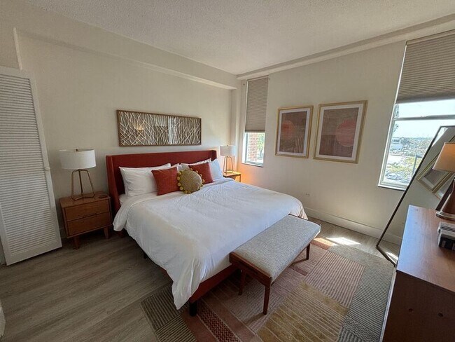 Building Photo - 14 Lockwood Dr