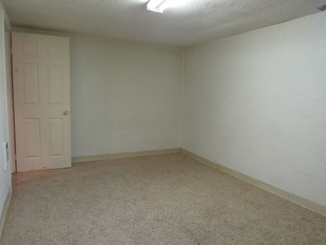 Building Photo - Cozy & Convenient 2+ Bedroom W/Garage