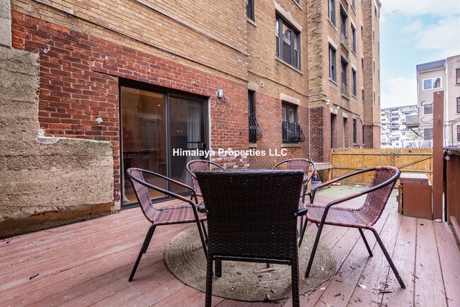 Building Photo - 448 Park Dr