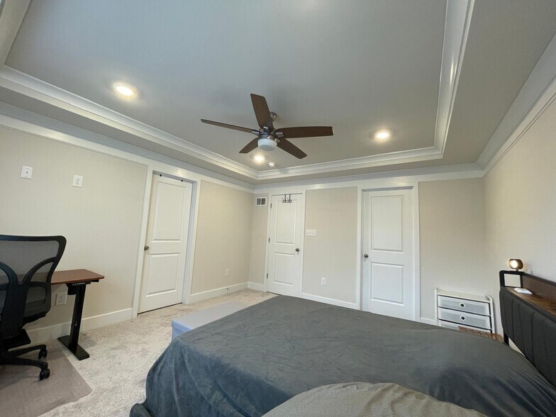 Building Photo - 1235 Greylock Ln