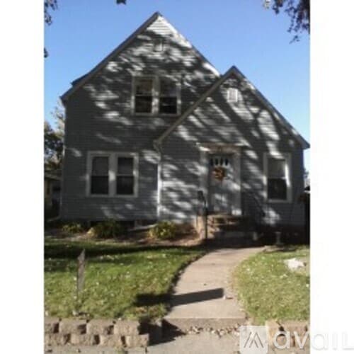 Building Photo - 25 Delos St W