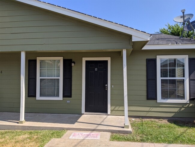 Primary Photo - 134 S Bend Ct