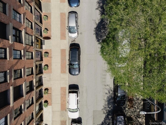Building Photo - 155 S River St