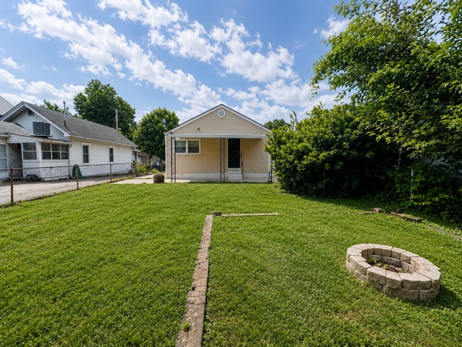 Building Photo - 3028 University Rd