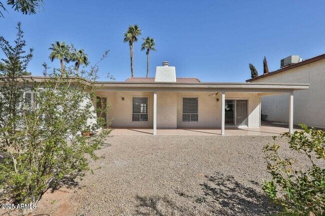 Building Photo - 10421 E Silvertree Dr