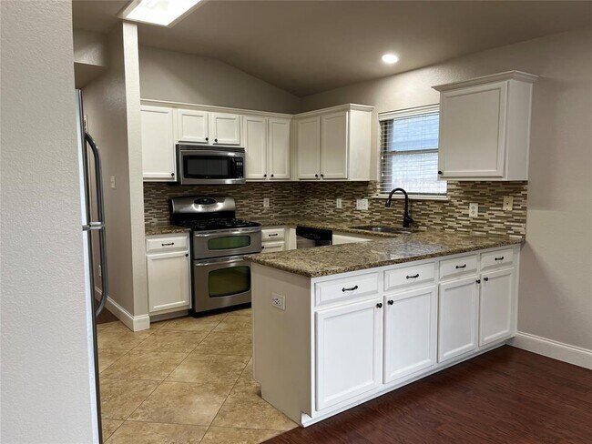 Building Photo - 1204 Jordan Ln