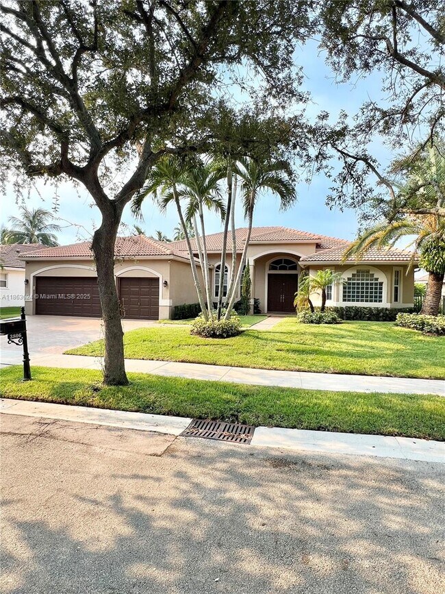 Building Photo - 3806 Oak Ridge Cir