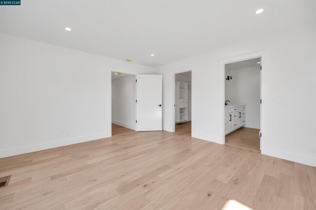 Building Photo - 226 Alderbrook Pl