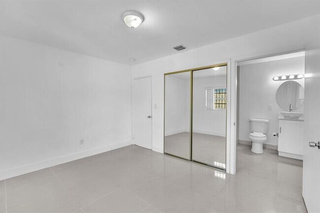 Building Photo - 17115 NW 12th Ct