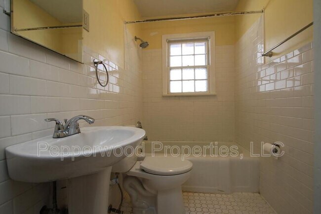 Building Photo - 336 W Hampton Ave