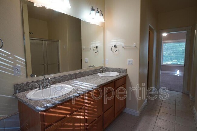 Building Photo - 871 N Grey Pebble Way