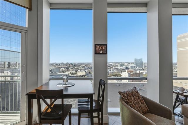 Building Photo - 500 Throckmorton St