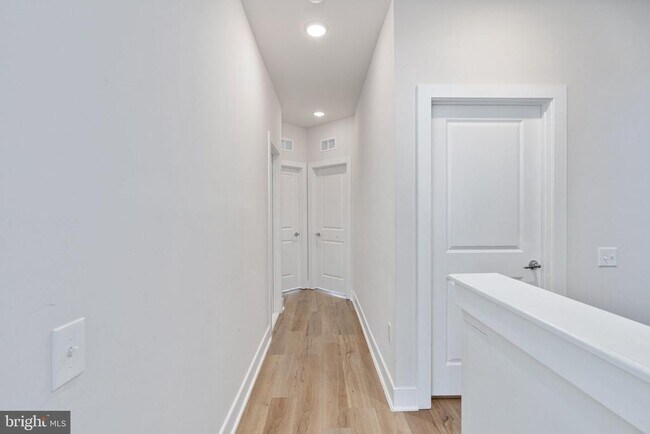 Building Photo - 1747 Riverbluff Ave