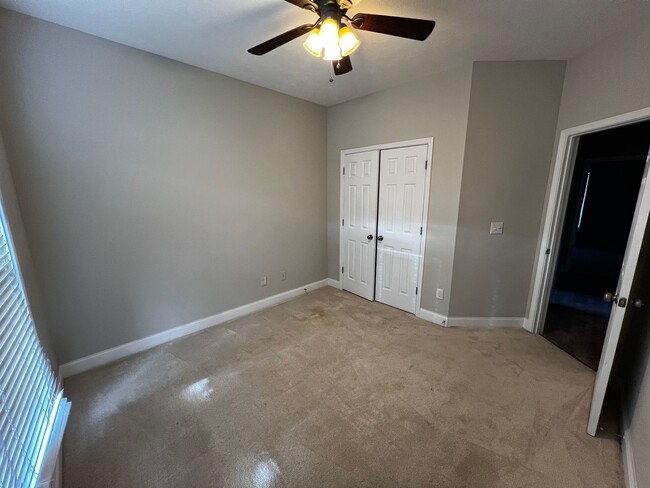 Building Photo - Nice 4/2 House in Dallas- $1,995