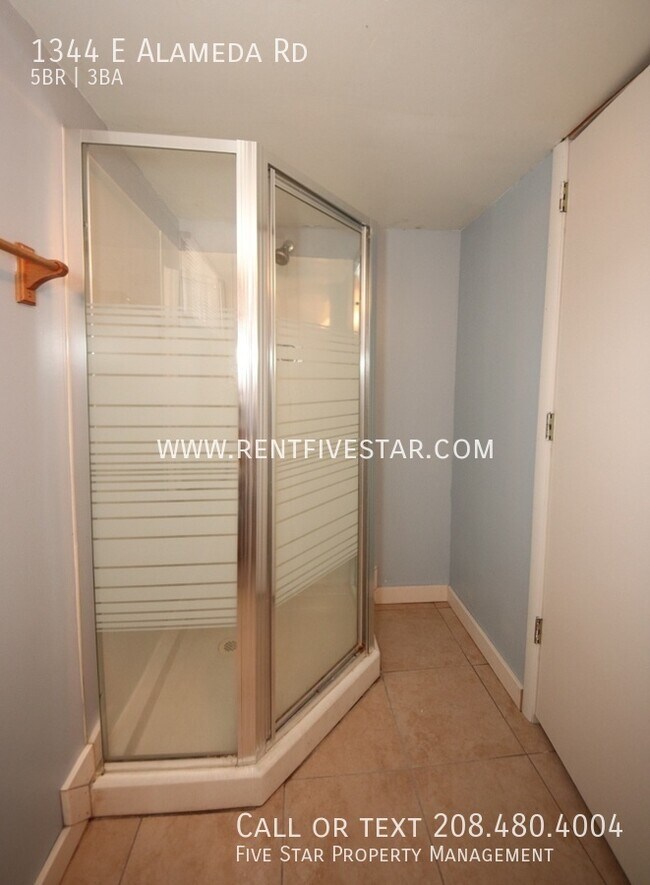 Building Photo - 1344 E Alameda Rd