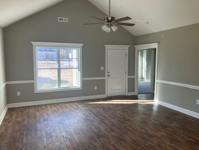 Building Photo - 5243 Castlewood Dr