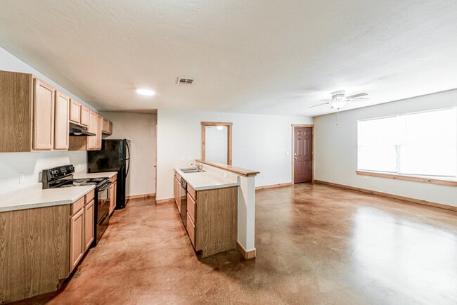 Building Photo - 2405 W 58th St