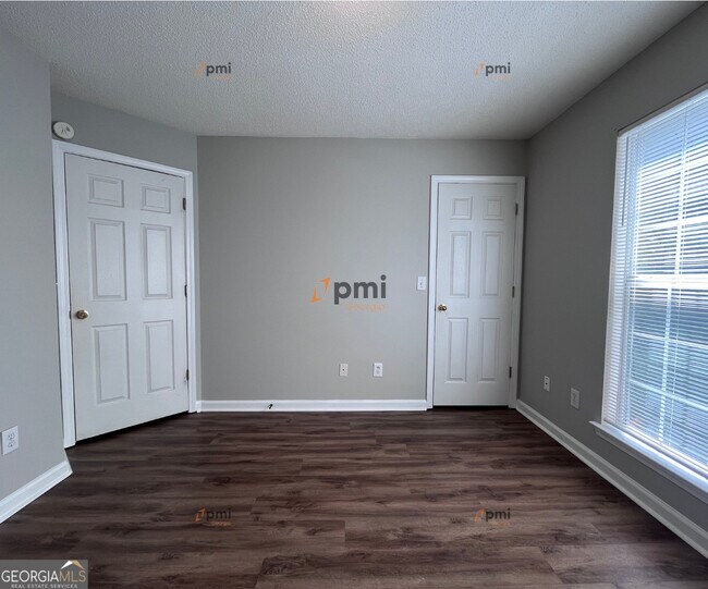 Building Photo - 9511 Rollinghills Dr