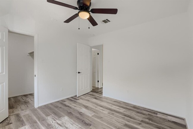 Building Photo - 512 Woodford Dr