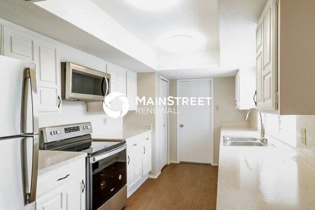 Building Photo - 4 Bedroom Pet-Friendly Home in Dallas, TX with Main Street Renewal