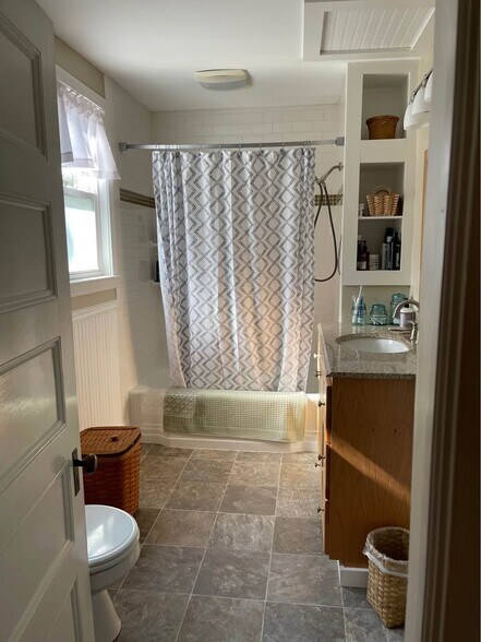 Full Bath - 308 Main St