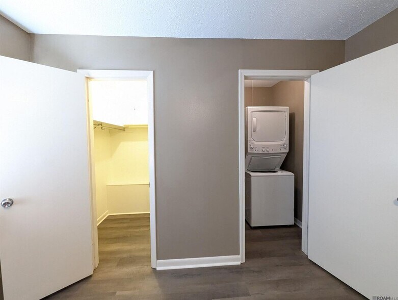 Building Photo - 1701 Lobdell Ave