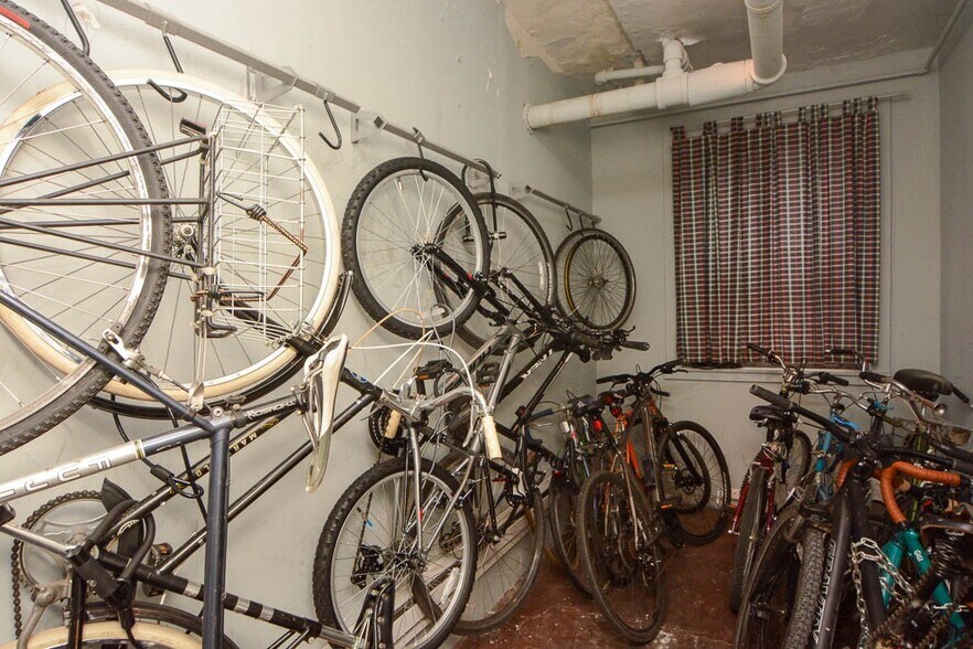 Building Photo - 2424 N Kedzie Blvd