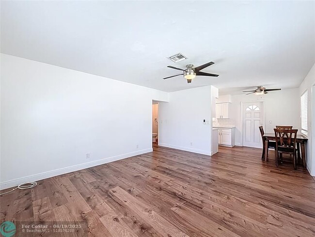 Building Photo - 50 NE 56th Ct