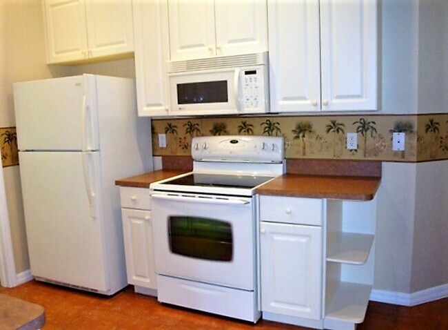 Building Photo - 2737 Tottenham Dr