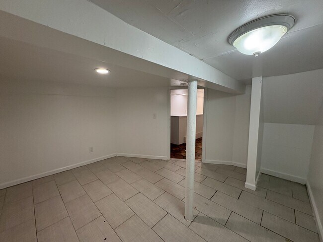Building Photo - 119 7th Ave