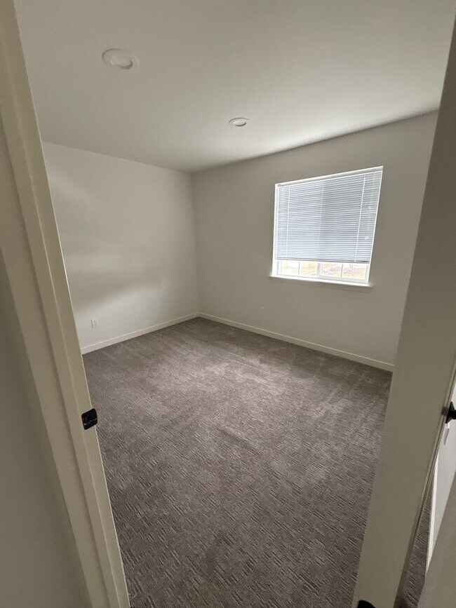 Building Photo - 213 N 76th Ave