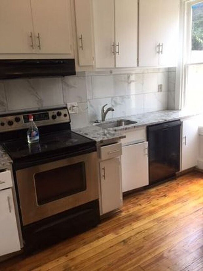 Building Photo - 3332 P St NW